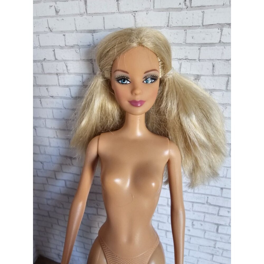 Mattel Barbie Fashion Fever Era 2006 Blonde Closed Mouth Nude Doll Y2K